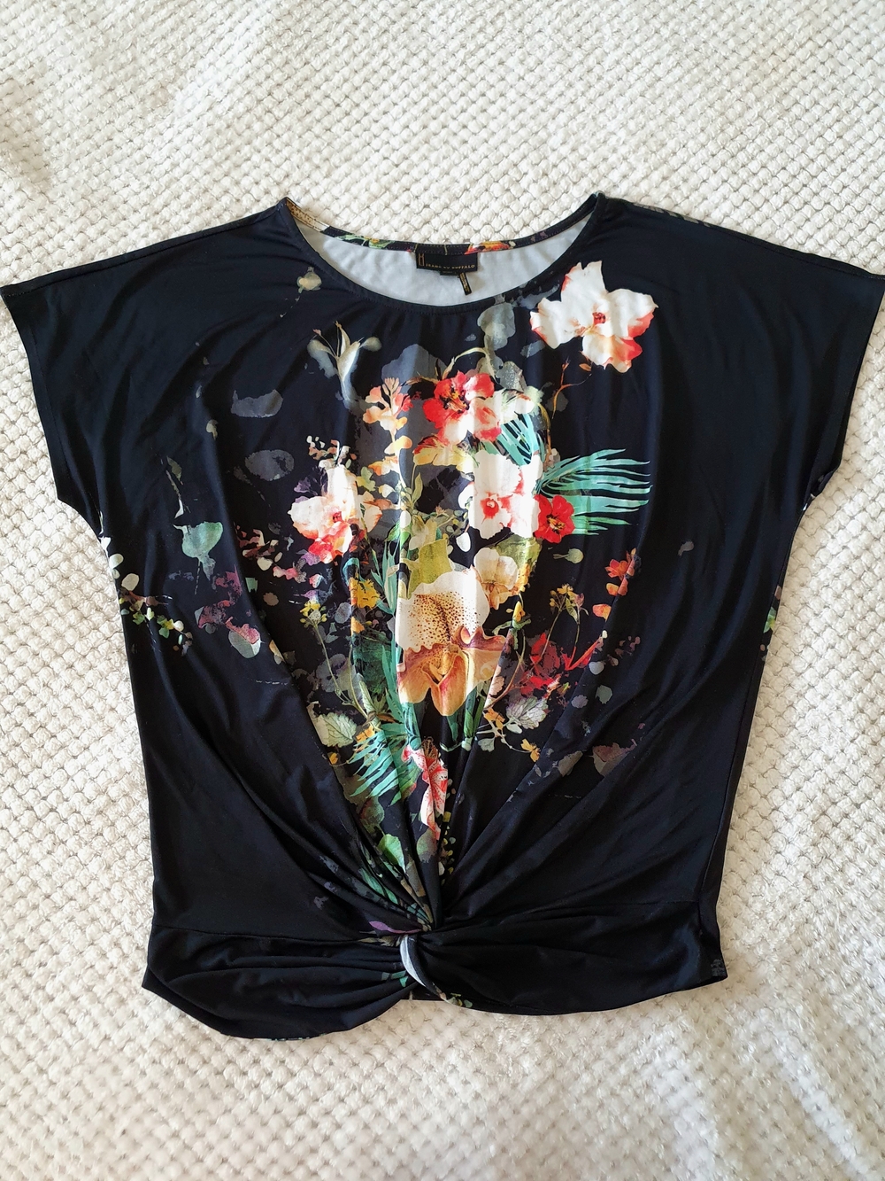 Jeans by Buffalo Womens XL Black Floral Graphic Cap Sleeve Front Knot Top EUC